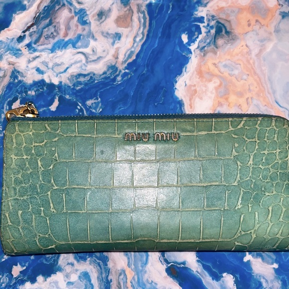 🍀 Miu Miu authentic zippy green long wallet w/ blue & gold w/ card